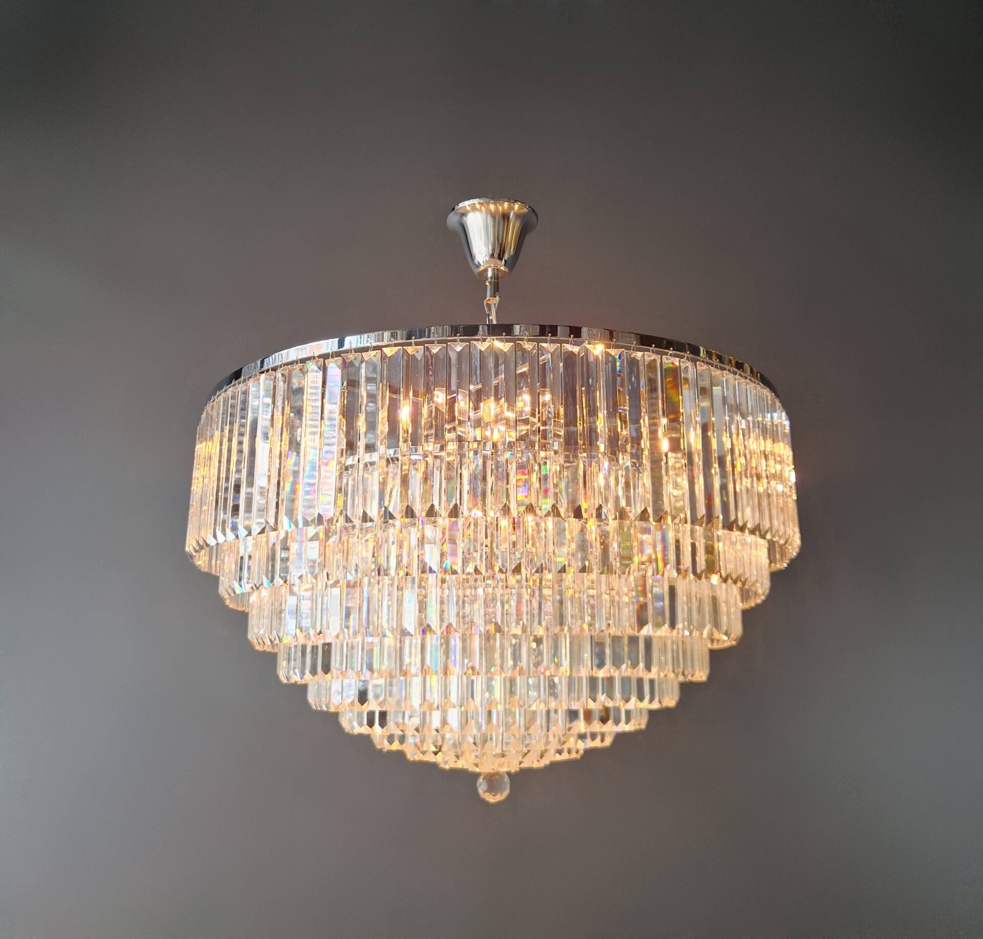 detail glas und metall kombination postmoderne deckenleuchte xxl