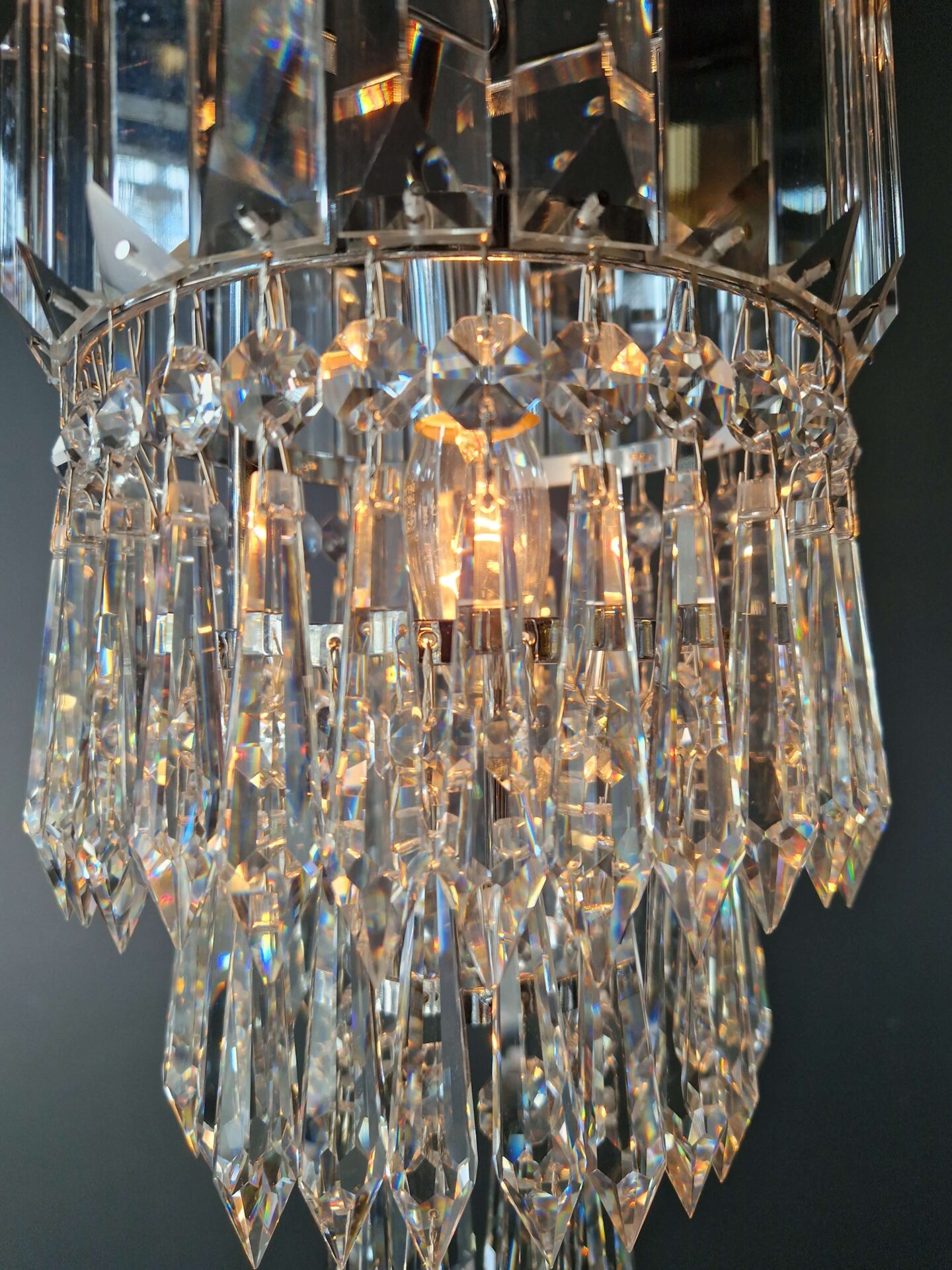 detail glasstruktur kleine deckenleuchte silber nahaufnahme