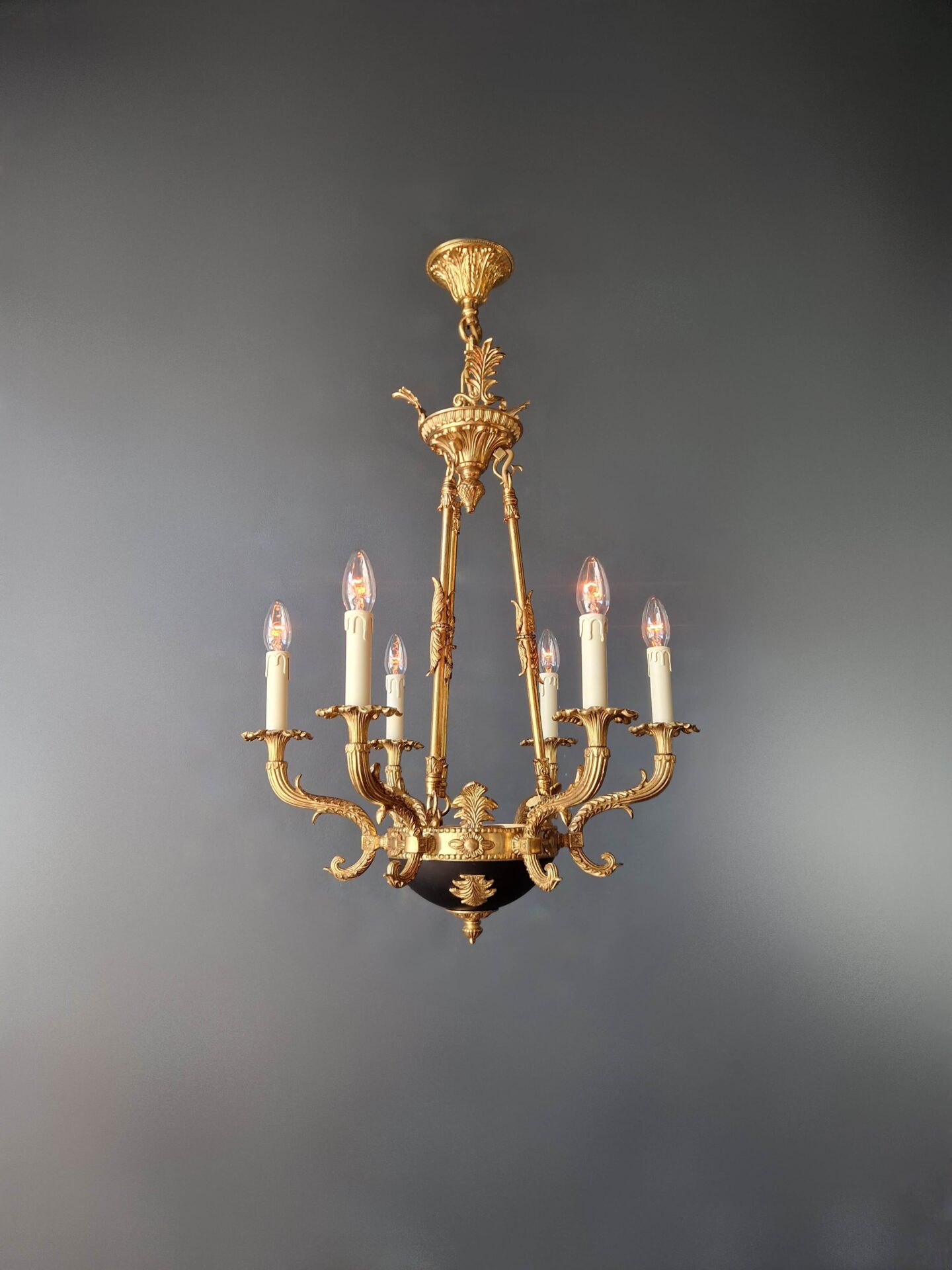 Obenansicht Glasarme eines kleinen Empire Kronleuchters