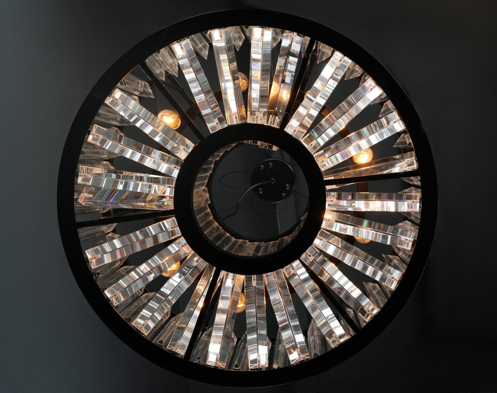 kristall lampe ring schwarz stilvoll ins interieur integriert